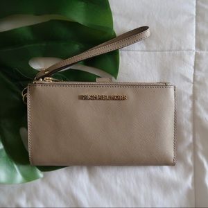 NWT MICHAEL KORS Wristlet